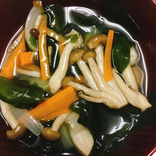 ダシダで簡単！きのことわかめの野菜スープ